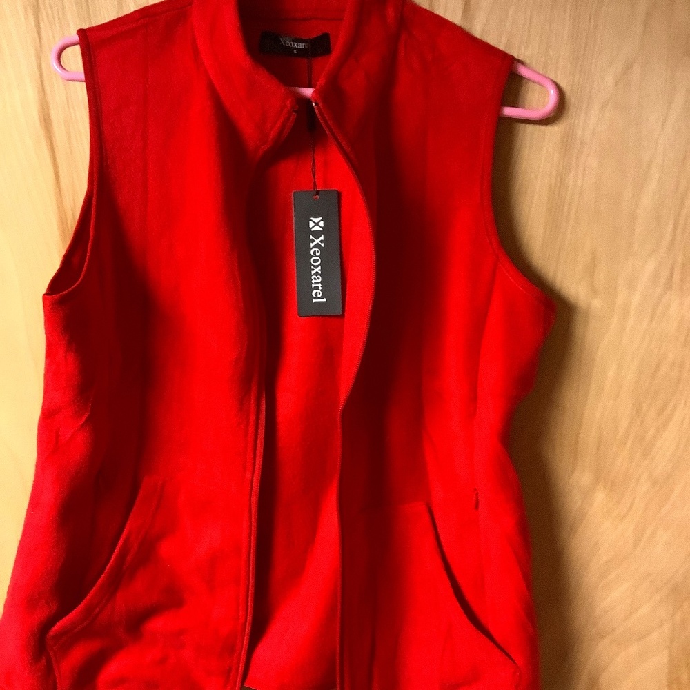 Xeoxarel red vest zip up size s